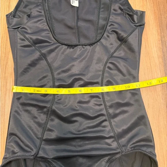 Maidenform Black Shapewear Ultra Firm Bodysuit, Medium - Picture 11 of 16